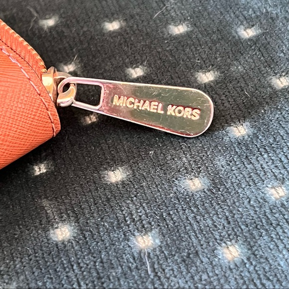 Michael Kors zip-close Wallet - Picture 4 of 6